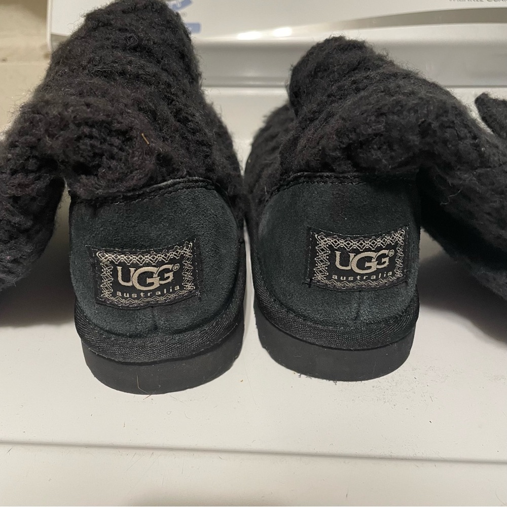 KNITTED BLACK UGGS